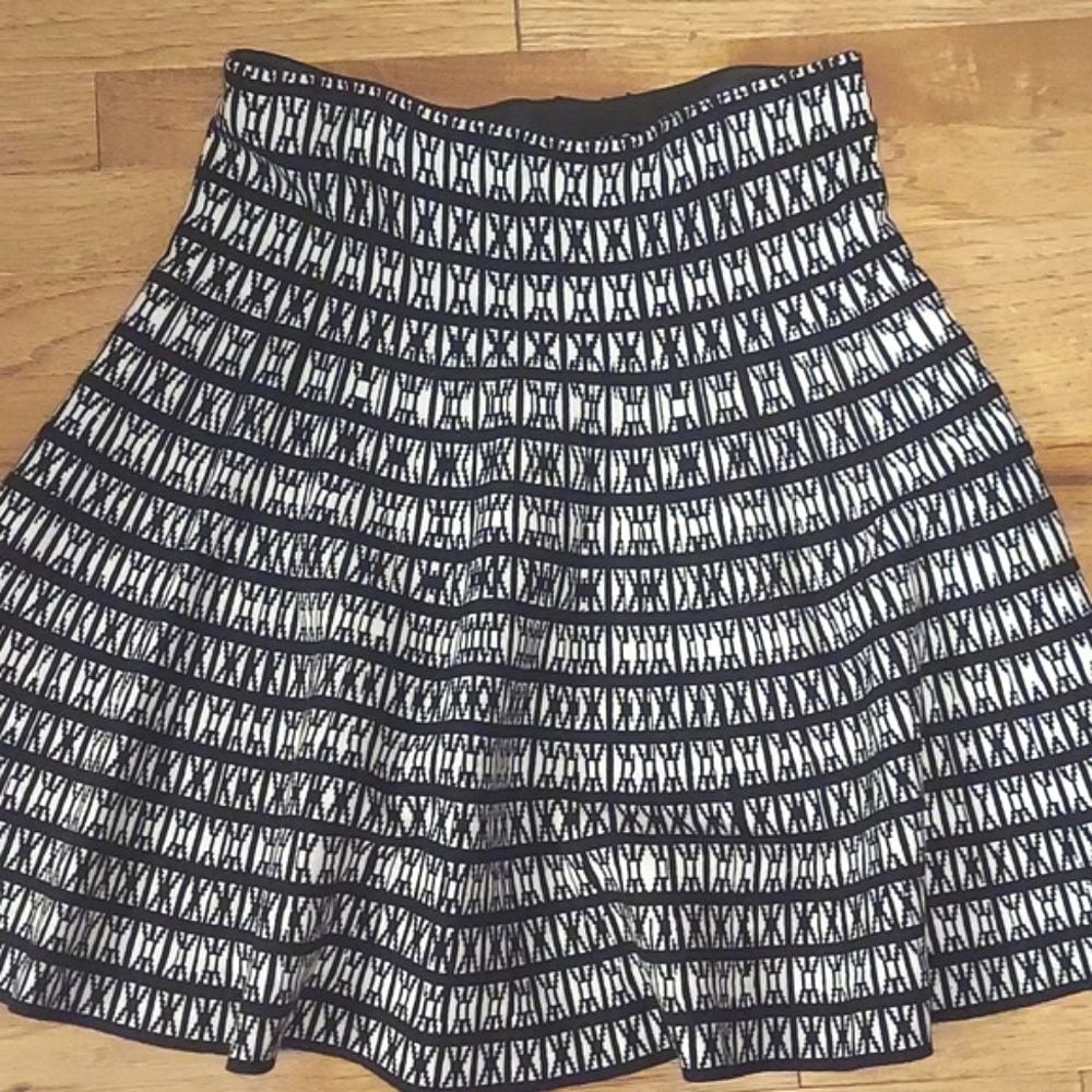Cynthia Rowley Medium Black and White Pattern Skater Style Skirt